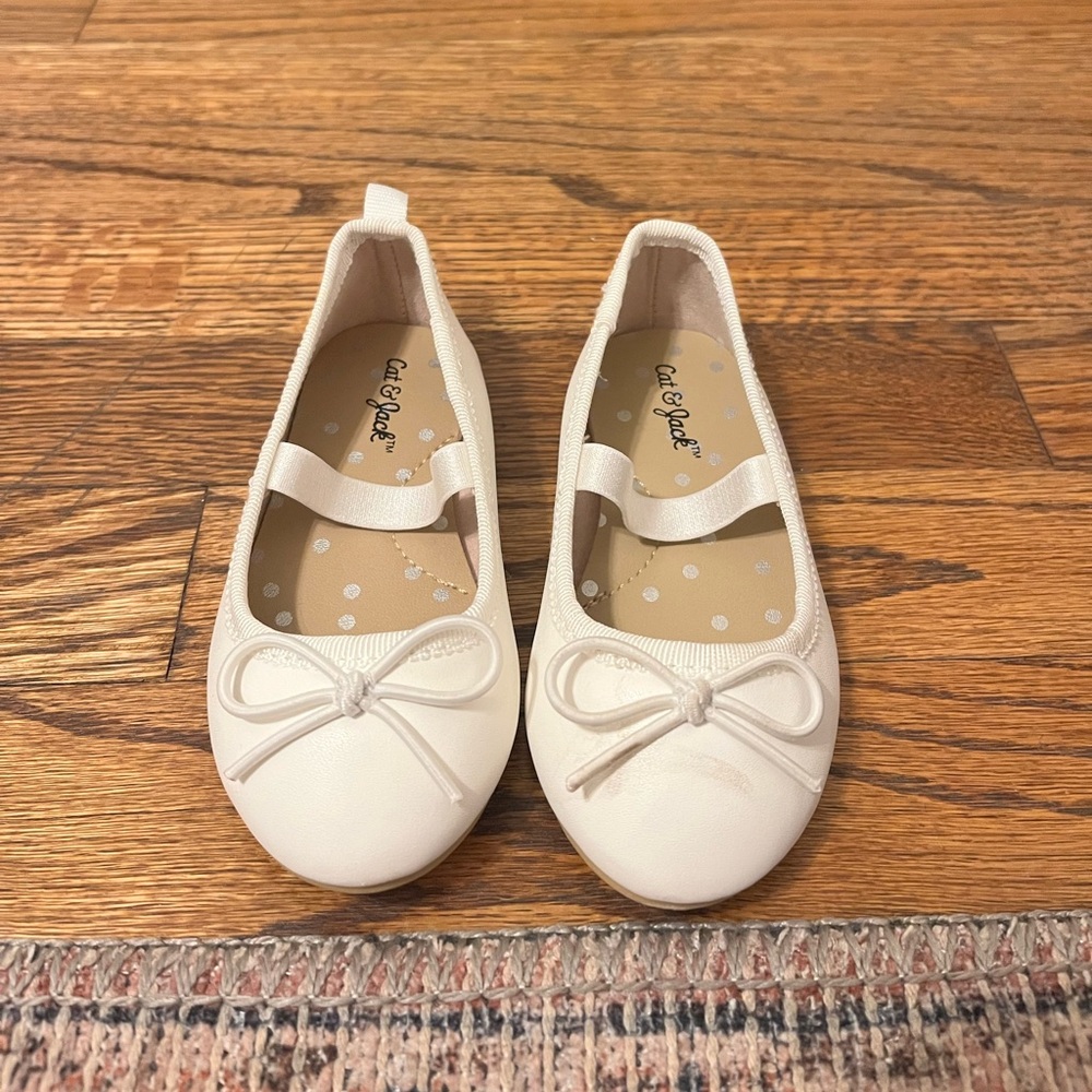 Cat & Jack Toddler Girls’ Nora Ballet Flats